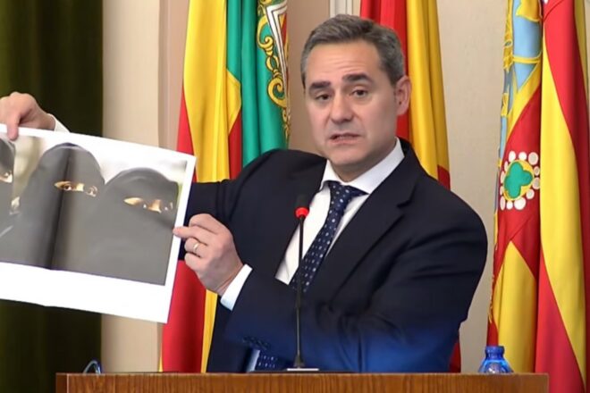 El PP i Vox impulsen la prohibició del burca en els ajuntaments de Castelló i Palma