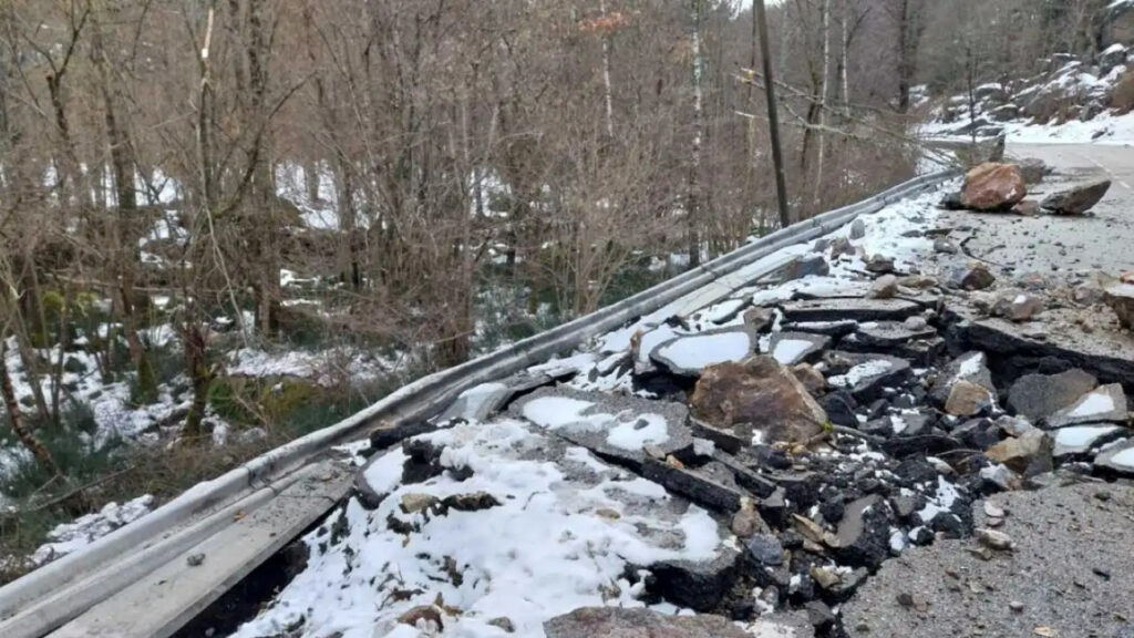 Comencen els treballs per estabilitzar el talús de l’RN-20 i l’estat francès no descarta d’obrir un pas alternatiu