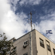 Per què el govern israelià vol tancar la seva ràdio