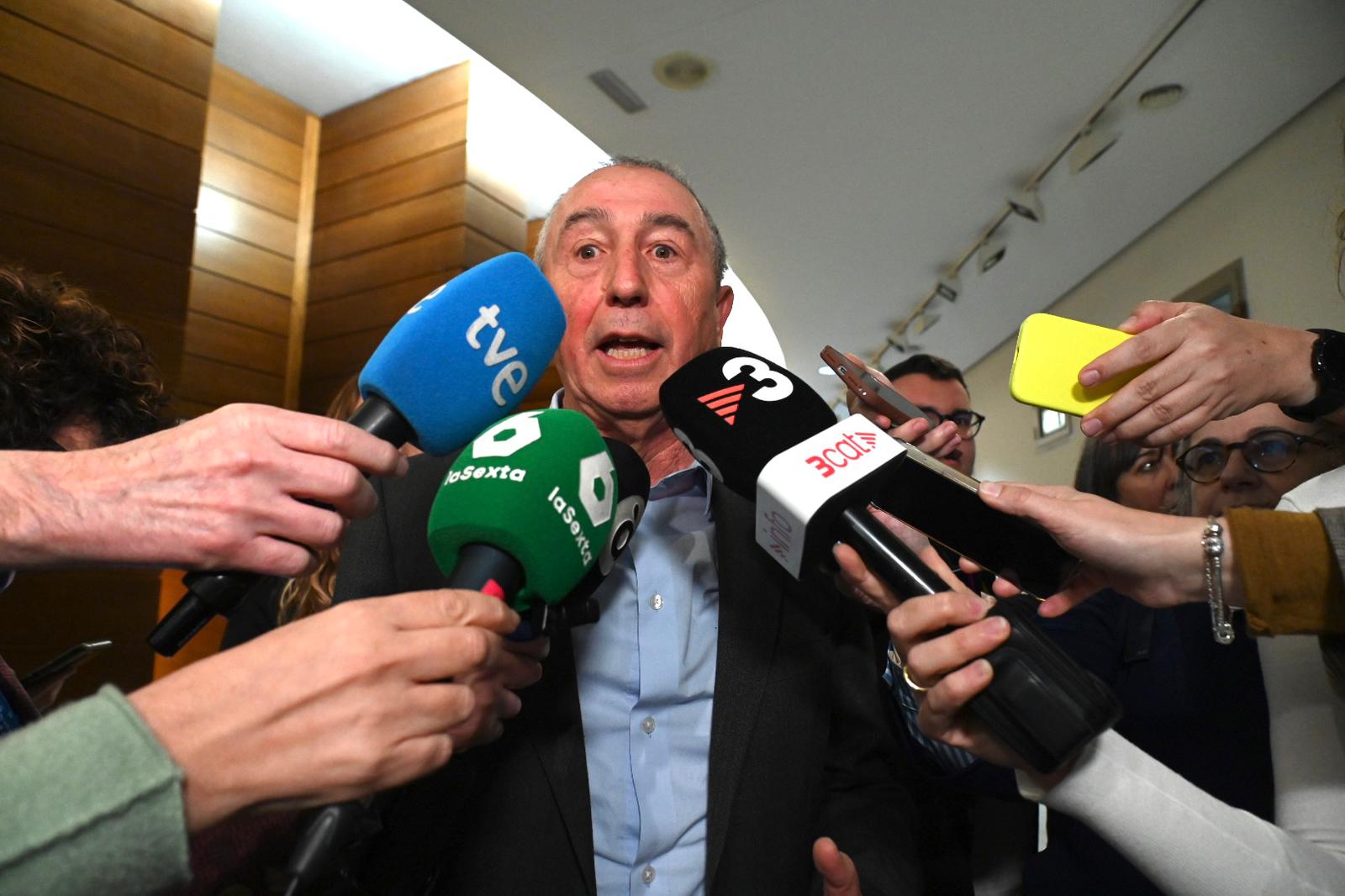 Baldoví, fent declaracions a la premsa (fotografia: Prats i Camps)