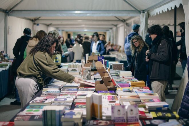 Més de 4.000 persones passen per la desena Plaça del Llibre d’Alacant