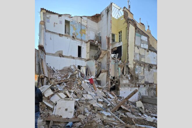 S’esfondra un edifici al centre del barri de Sant Jaume de Perpinyà
