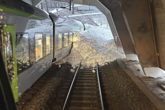 Uns quants ferits en el descarrilament d’un tren per una allau a Suïssa