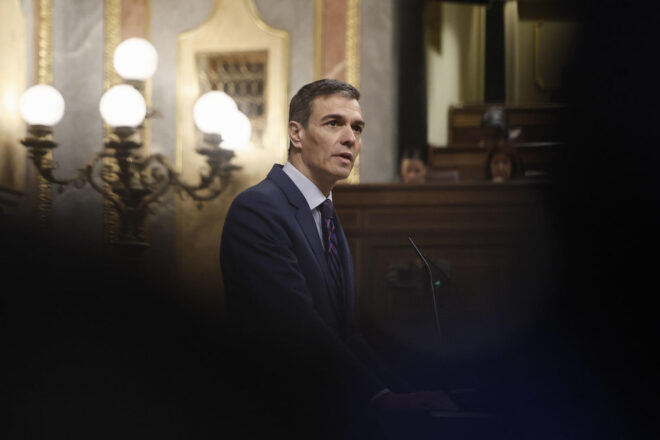 El govern espanyol tanca files amb Zapatero en una sessió tensa al congrés