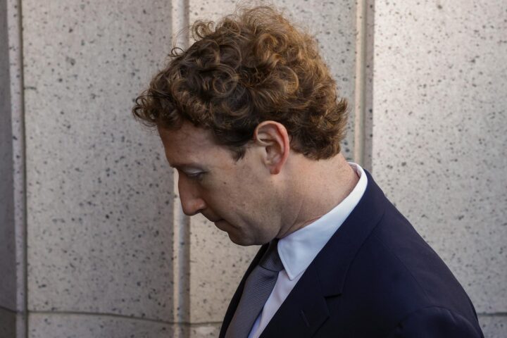 Mark Zuckerberg entrant al tribunal de Los Àngeles que l'ha jutjat (fotografia: Chris Torres).