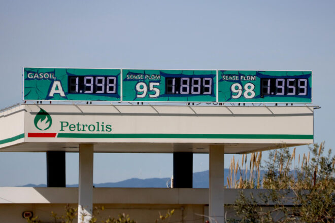 El preu del combustible marca nous màxims arran de la guerra al Llevant