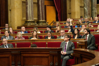 El president Salvador Illa en una votació del ple del parlament (fotografia: ACN).