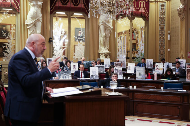 Prohens i Vox tornen al passat i deroguen definitivament la llei de memòria democràtica