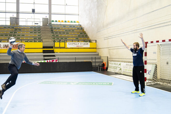 [VÍDEO] La rialla estrident de Feijóo a un comentari catalanòfob a Segòvia: “Català, però espanyol”