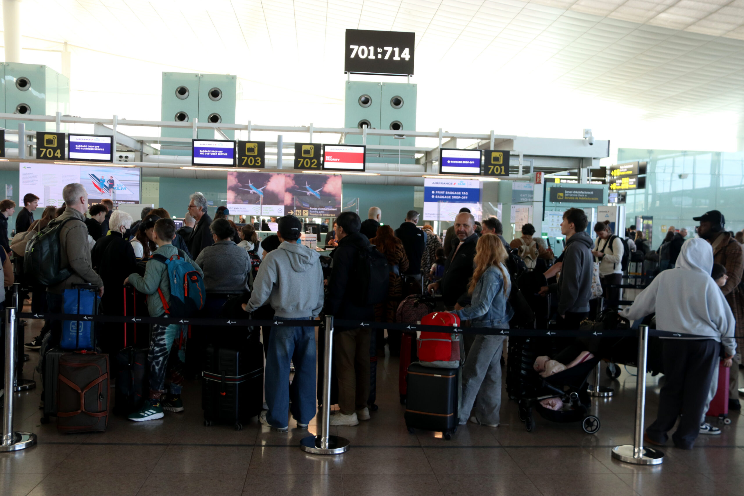 Passetgers a l'aeroport del Prat (fotografia: ACN).
