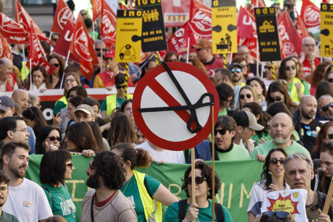 Els sindicats de docents qualifiquen de paripé la negociació d’avui amb la Conselleria d’Educació