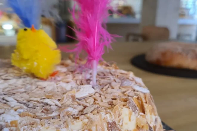 L’Espiga d’Or i La Colmena guanyen el concurs de les millors mones de Pasqua