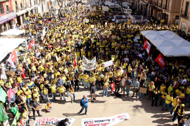 Milers de mestres clamen per una educació amb més recursos a Tarragona en la segona jornada de vaga