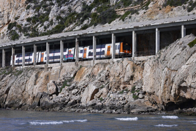Comencen les obres al deteriorat túnel del Garraf: tres mesos de canvis i un calvari per als usuaris a Rodalia