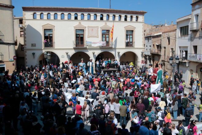 Vuit caminades conflueixen a Montbrió contra el projecte de central eòlica