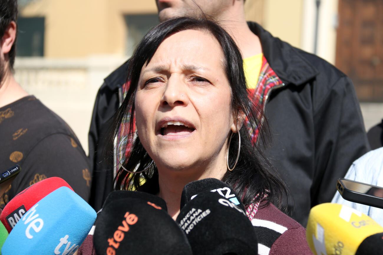 La portaveu nacional d'USTEC, Iolanda Segura, atén els mitjans.