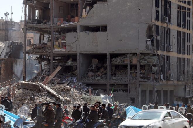 Els Estats Units evacuen ambaixades i Israel desplega tropes al sud del Líban