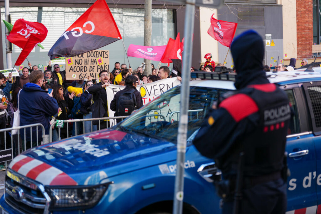 Sindicats educatius preparen una ofensiva judicial per la infiltració dels Mossos abans de la vaga