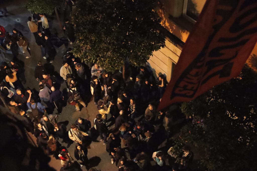 Mobilització a Gràcia contra el desnonament d’un llogater al bloc amb coallotjaments de Sant Agustí
