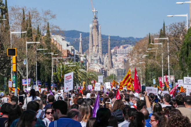 Els metges tornen a manifestar-se a Barcelona en la desena jornada de vaga