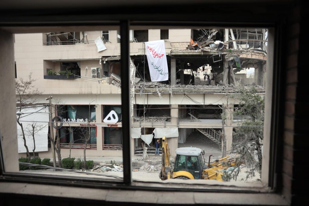 El bombardament d’infrastructura energètica deixa Teheran i Alborz a les fosques