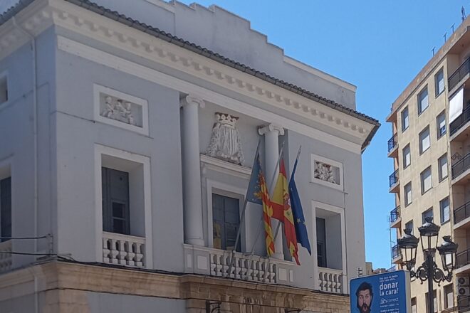 Carcaixent declara l’emergència sanitària enmig de la vaga de neteja en plenes Falles