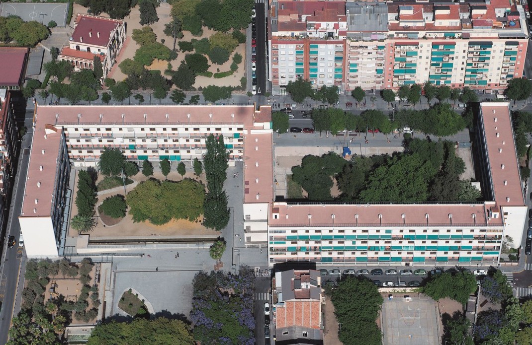 La forma de S caracteritza els ideals d’aquest singular edifici de Sant Andreu del Palomar barceloní (fotografia: arxiu).