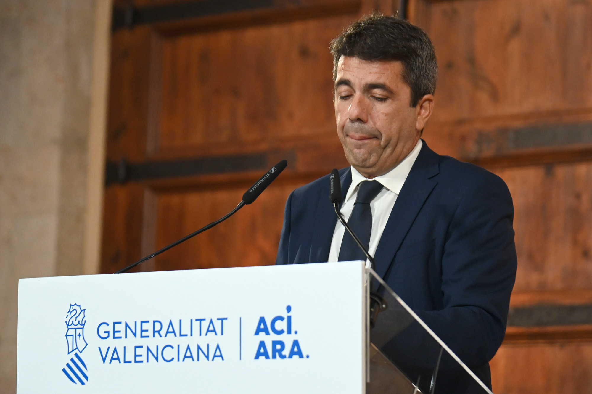 Carlos Mazón en el moment d'anunciar la seua dimissió (fotografia: Prats i Camps).