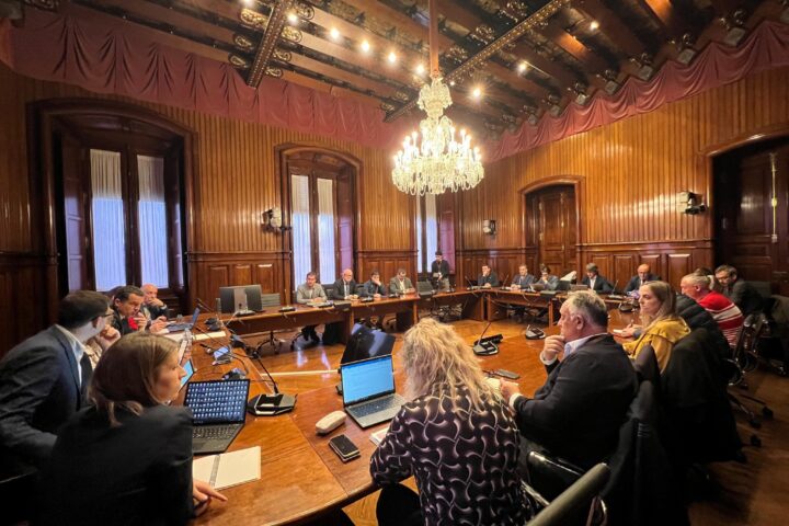 Un moment de la reunió entre el Departament i els pagesos.