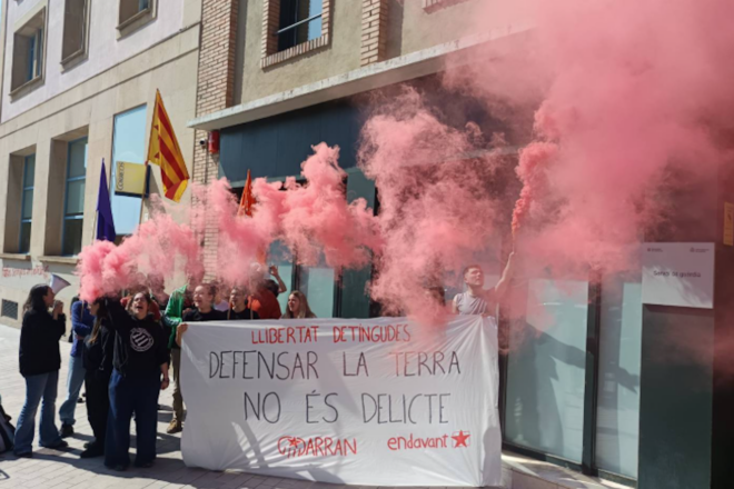 Alliberats els tres militants d’Arran i Endavant detinguts a Manlleu