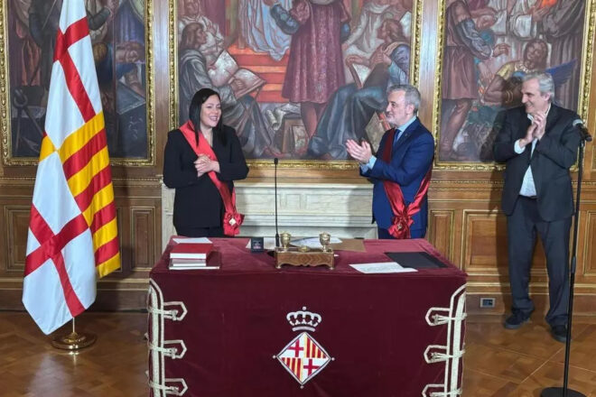 Sara Belbeida pren possessió com a primera regidora d’origen àrab i musulmana de Barcelona