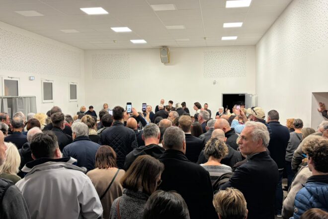 Avenç de l’extrema dreta a la plana del Rosselló i bona part de les viles més grans es decidiran en la segona tanda