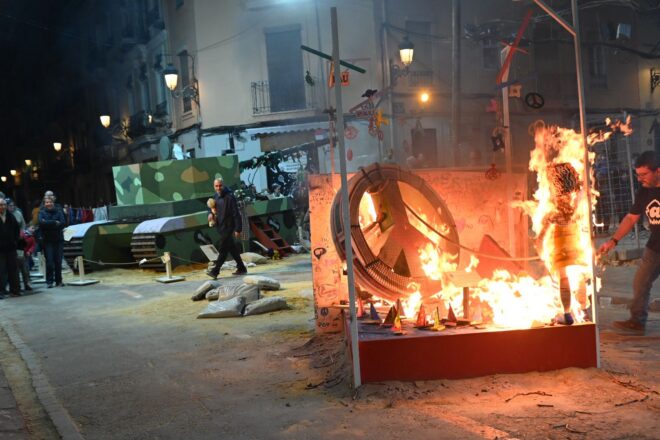 El foc tanca les Falles: comença la nit de la ‘cremà’ a València