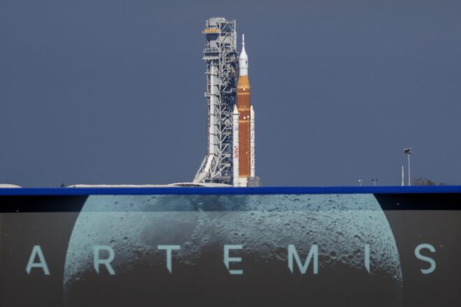 Per què la NASA vol tornar a la Lluna després de tantes dècades? 