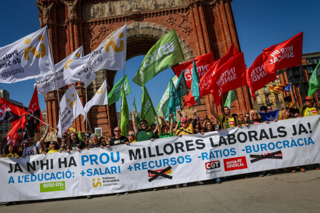Els docents volen mantenir les vagues contra Educació per l’acord amb CCOO i UGT