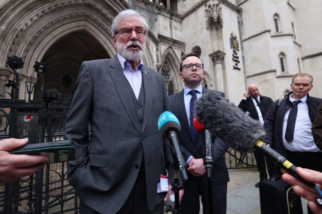 Tres víctimes de l’IRA retiren la demanda contra Gerry Adams i posen fi al judici a Londres