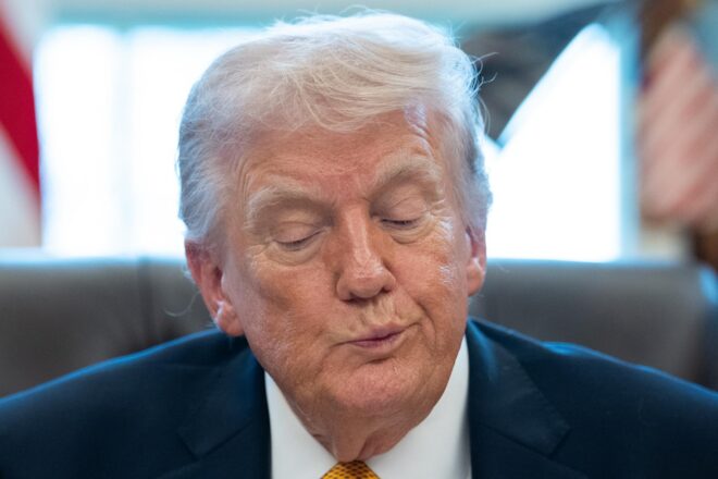 Trump avisa els països europeus que no els ajudarà en la seva defensa per la inacció a l’Ormuz