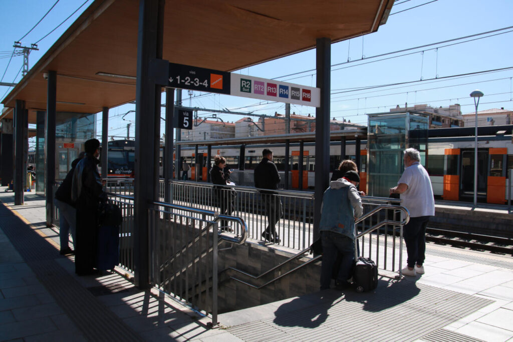 El SEMAF bloca la represa de la R4 i la circulació a la R2 Sud de Rodalia