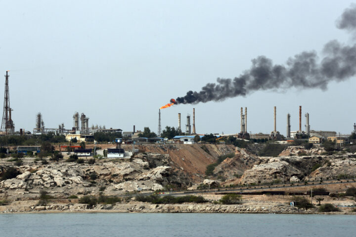 Infrastructura petroliera a l'illa de Kharg, en una imatge d'arxiu (fotografia: Abedin Taherkenareh/Efe).