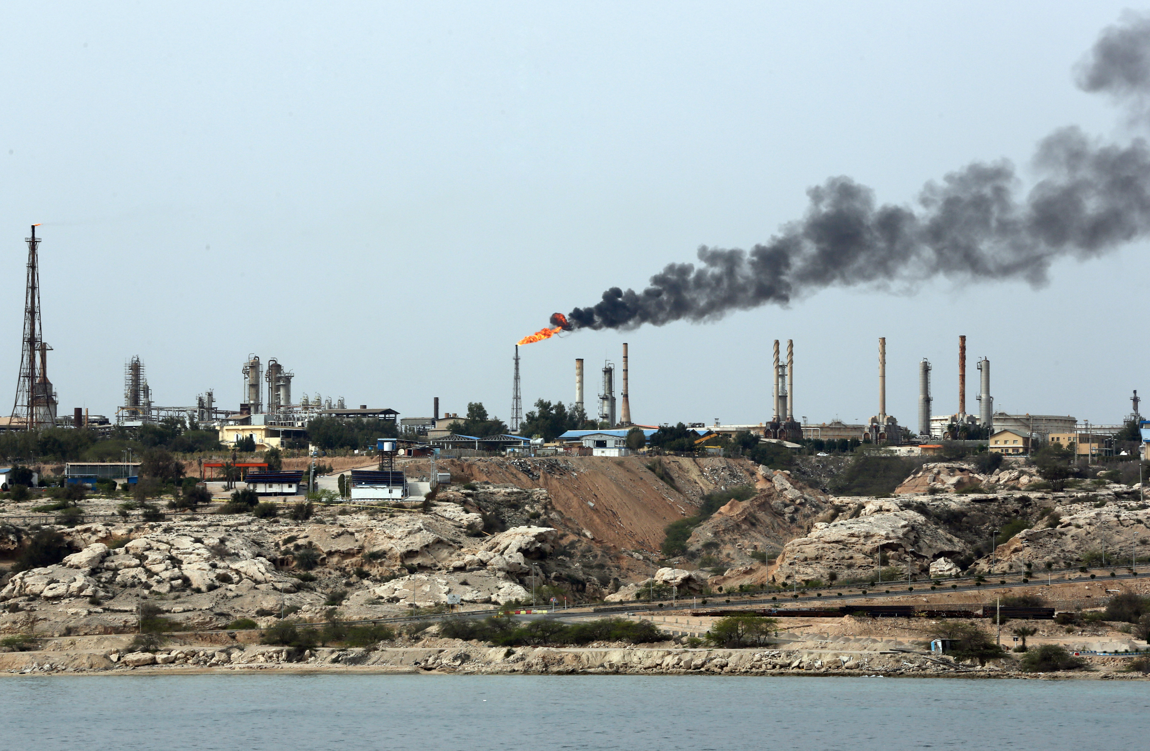 Infrastructura petroliera a l'illa de Kharg, en una imatge d'arxiu (fotografia: Abedin Taherkenareh/Efe).