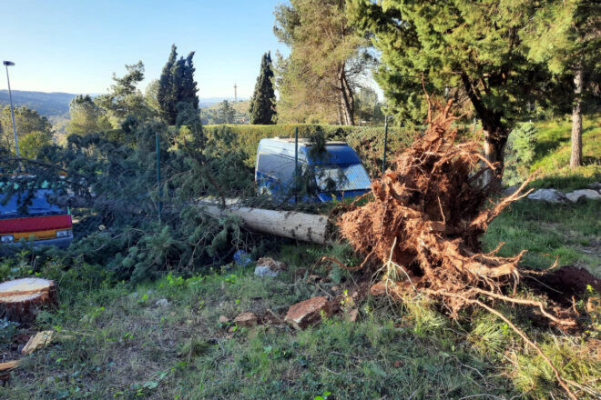El temporal deixa tres ferits a Catalunya, un trànsit caòtic a Andorra i incomunica Menorca per Mar