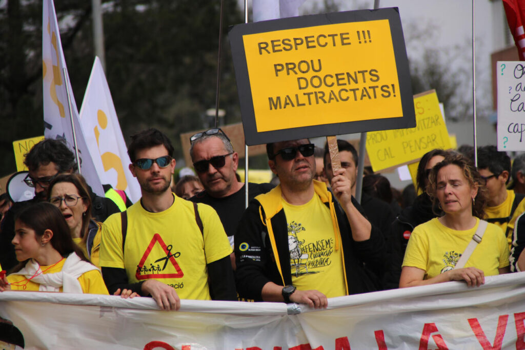 “És un maltractament, una negligència i una estafa”: els mestres expliquen el dia a dia a l’aula