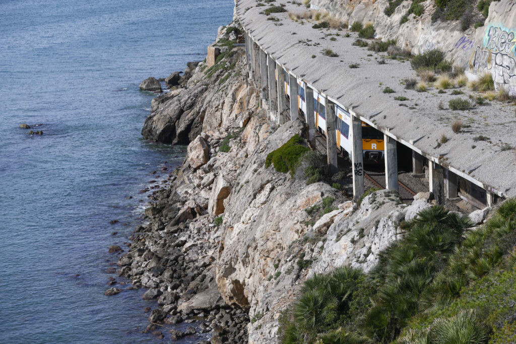 Reobren els túnels del Garraf de Rodalia després de mesos d’