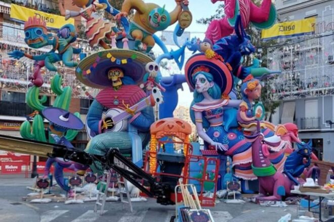 Deixen a mig plantar la falla Cuba-Literat Azorín, de la secció especial: “No compleix el projecte presentat”