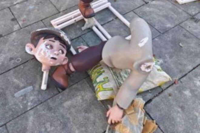 Destrossen en un acte vandàlic uns quants ninots d’una falla de Gandia