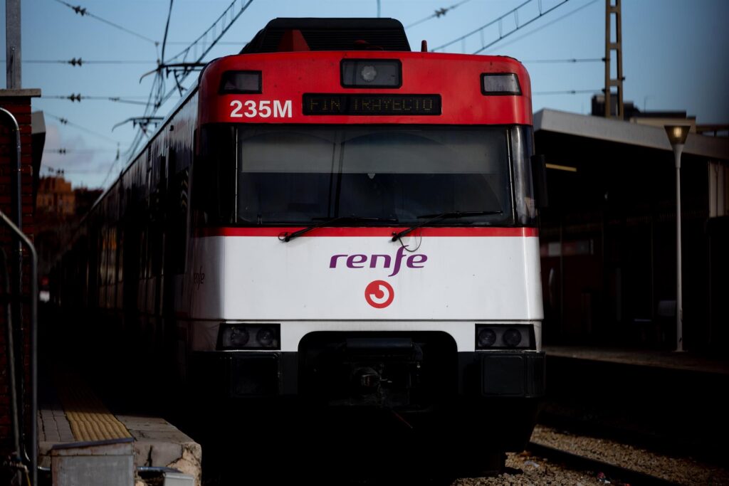Retards de més de mitja hora a la R2 nord i la R11 de Rodalia per un robatori de cable entre Granollers i Cardedeu
