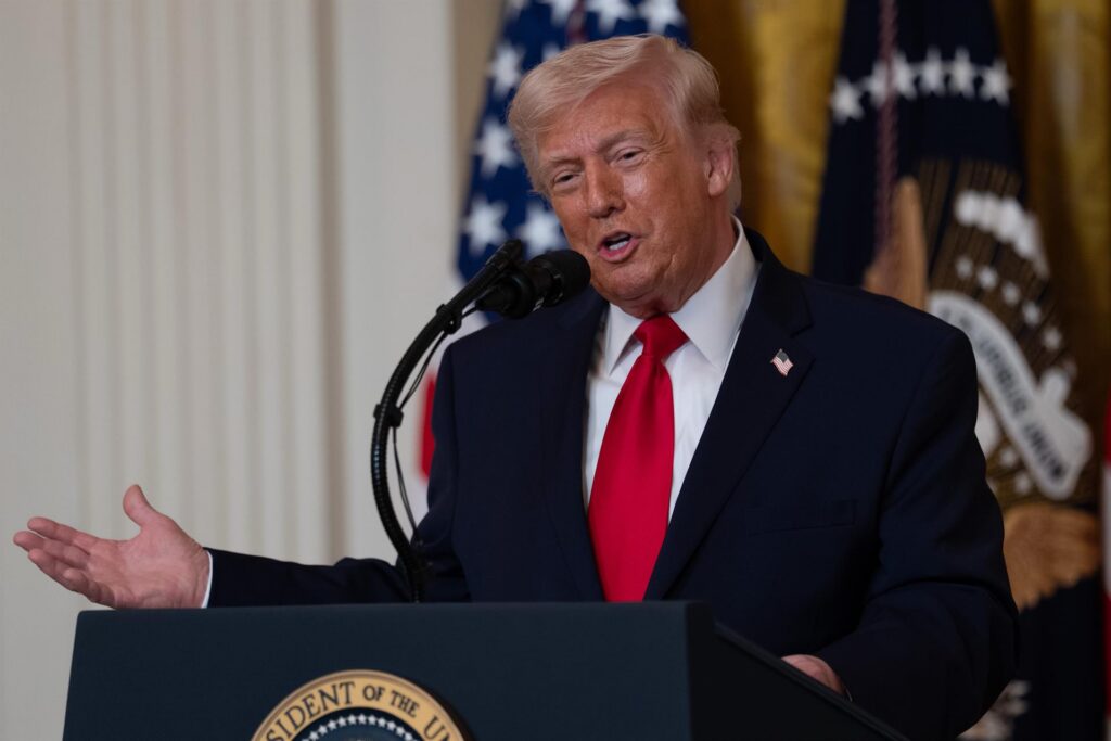 Trump anuncia un bombardeig nord-americà sobre la illa de Jark, a l’Iran, però diu que no n’ha tocat la infrastructura petroliera