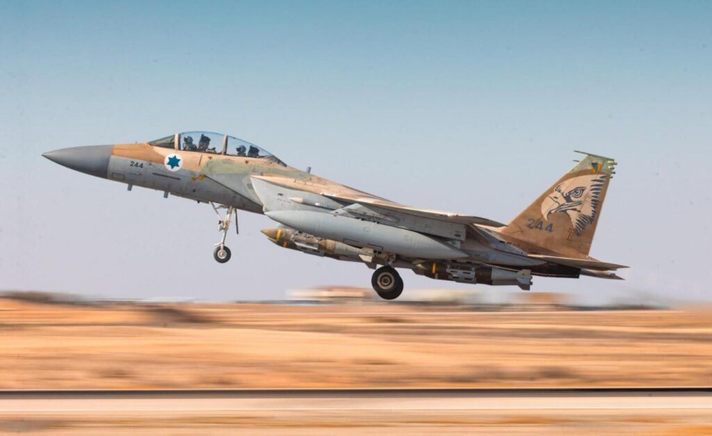 Israel ataca instal·lacions nuclears i industrials a l’Iran