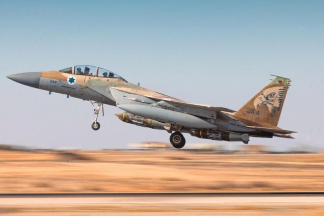 Israel ataca instal·lacions nuclears i industrials a l’Iran