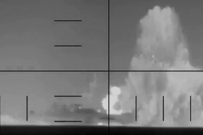 Els EUA publiquen el vídeo de l’explosió del torpede que ha enfonsat una fragata iraniana a Sri Lanka